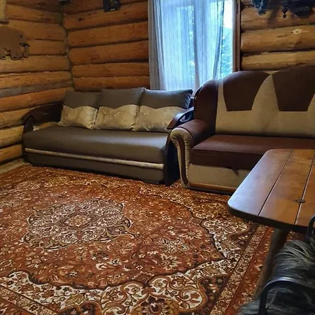 хатина біля потока Lumshory