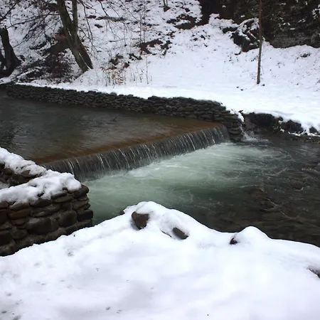 Casa de Férias хатина біля потока Lumshory
