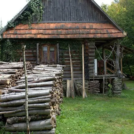 хатина біля потока Casa de Férias Lumshory