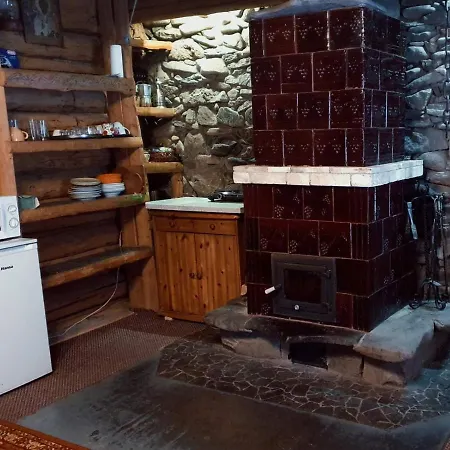 хатина біля потока *