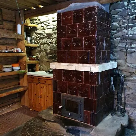 хатина біля потока *