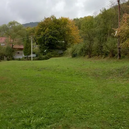 Nyaraló хатина біля потока *