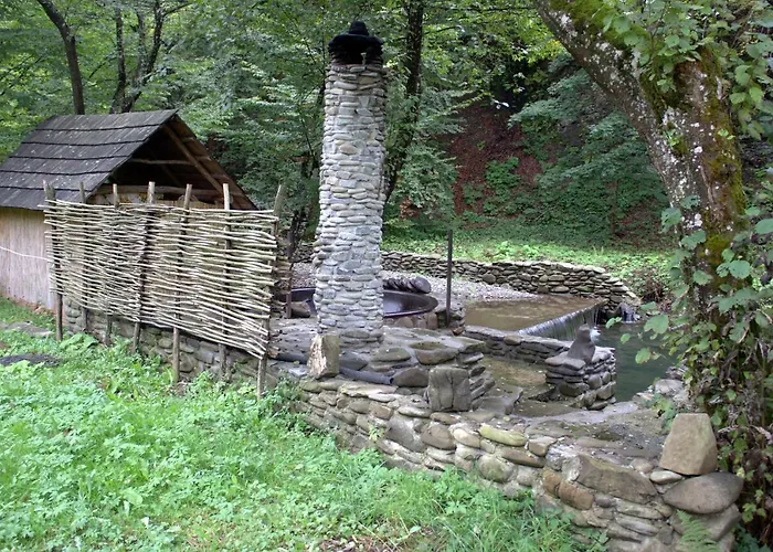 度假居 хатина біля потока 卢姆绍里